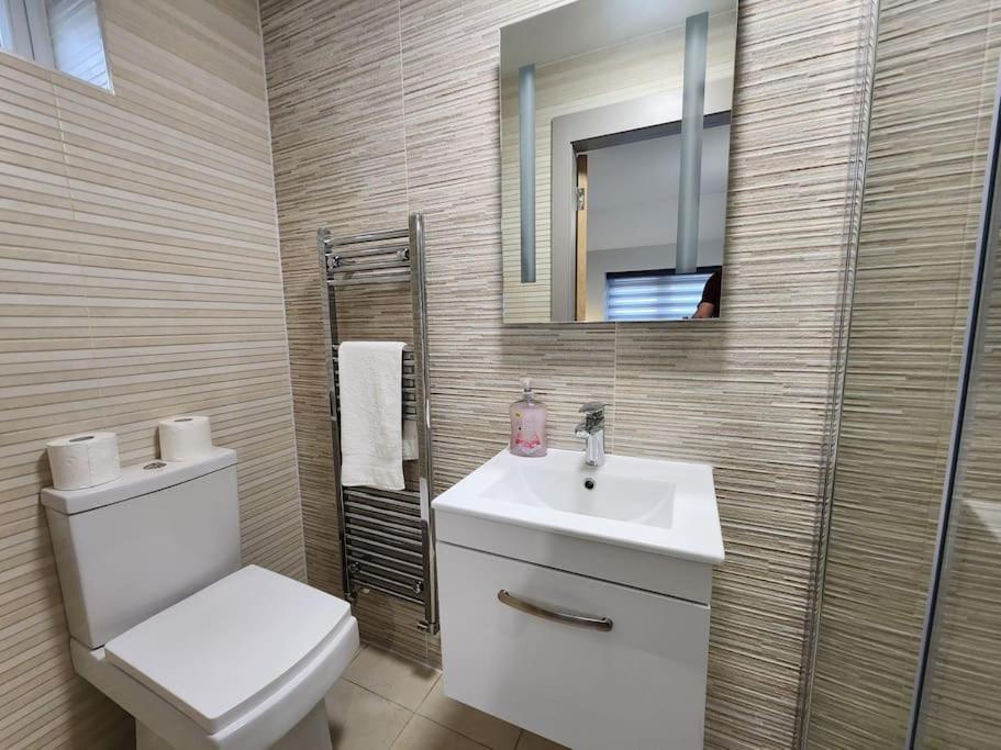 Horizon House, Modern 2-Bedroom Flat 2, Parking, Netflix, Oxford Bagian luar foto