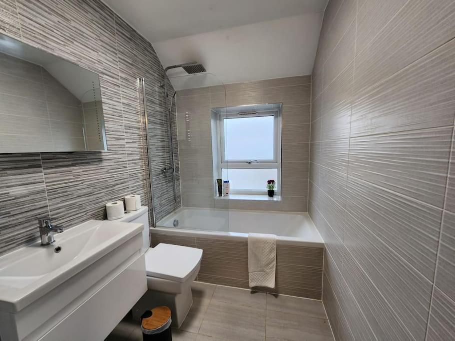 Horizon House, Modern 2-Bedroom Flat 2, Parking, Netflix, Oxford Bagian luar foto