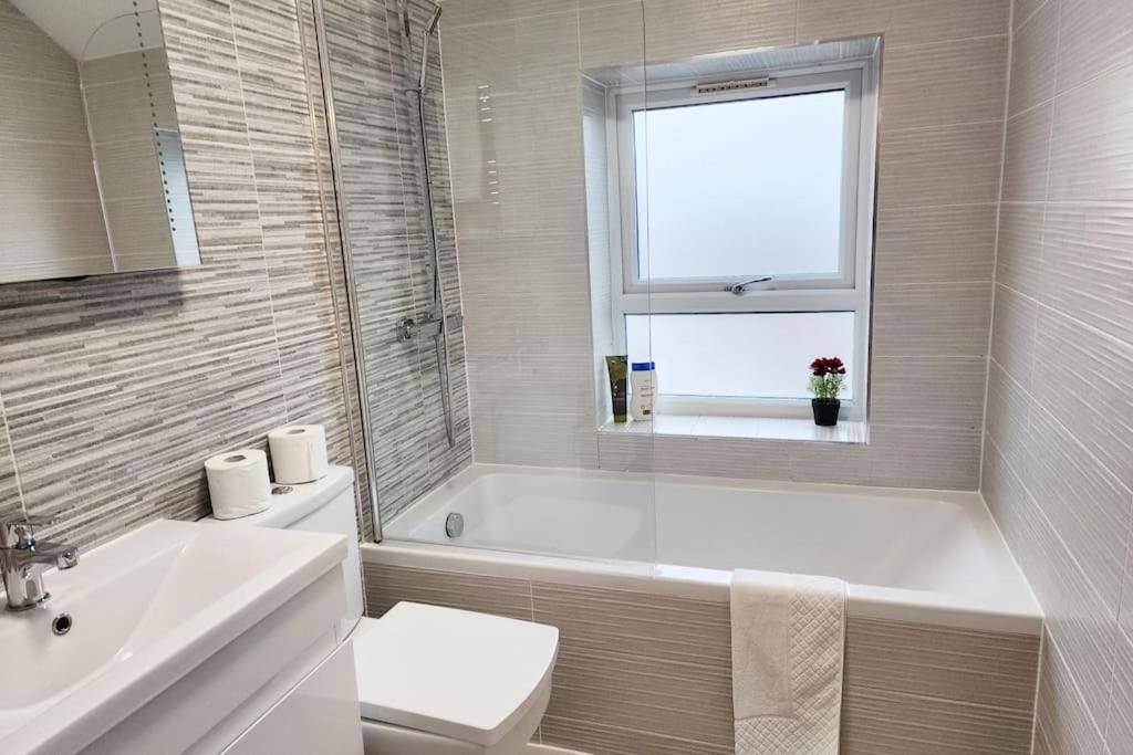 Horizon House, Modern 2-Bedroom Flat 2, Parking, Netflix, Oxford Bagian luar foto