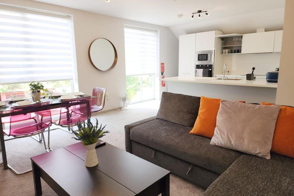 Horizon House, Modern 2-Bedroom Flat 2, Parking, Netflix, Oxford Bagian luar foto