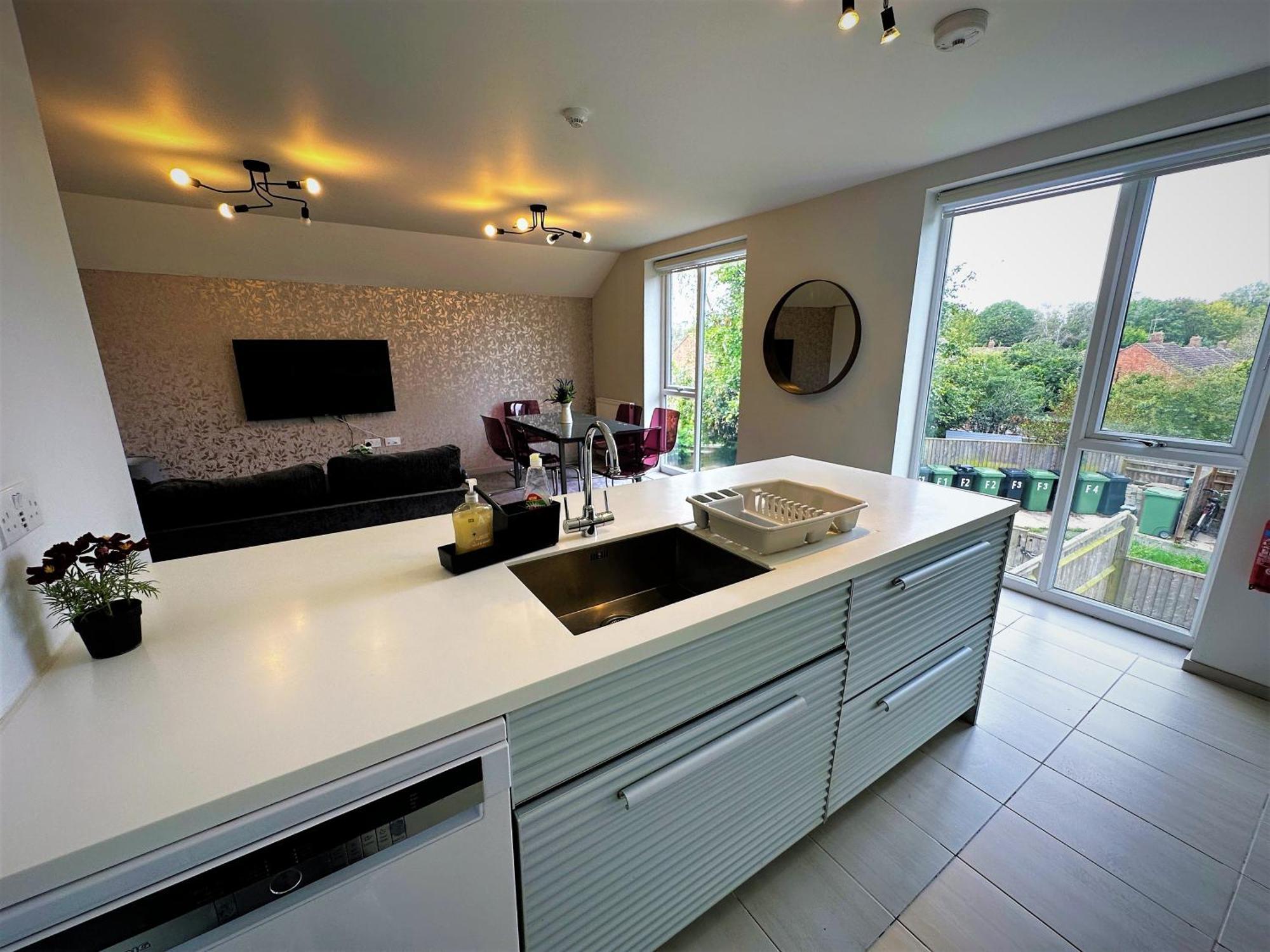 Horizon House, Modern 2-Bedroom Flat 2, Parking, Netflix, Oxford Bagian luar foto