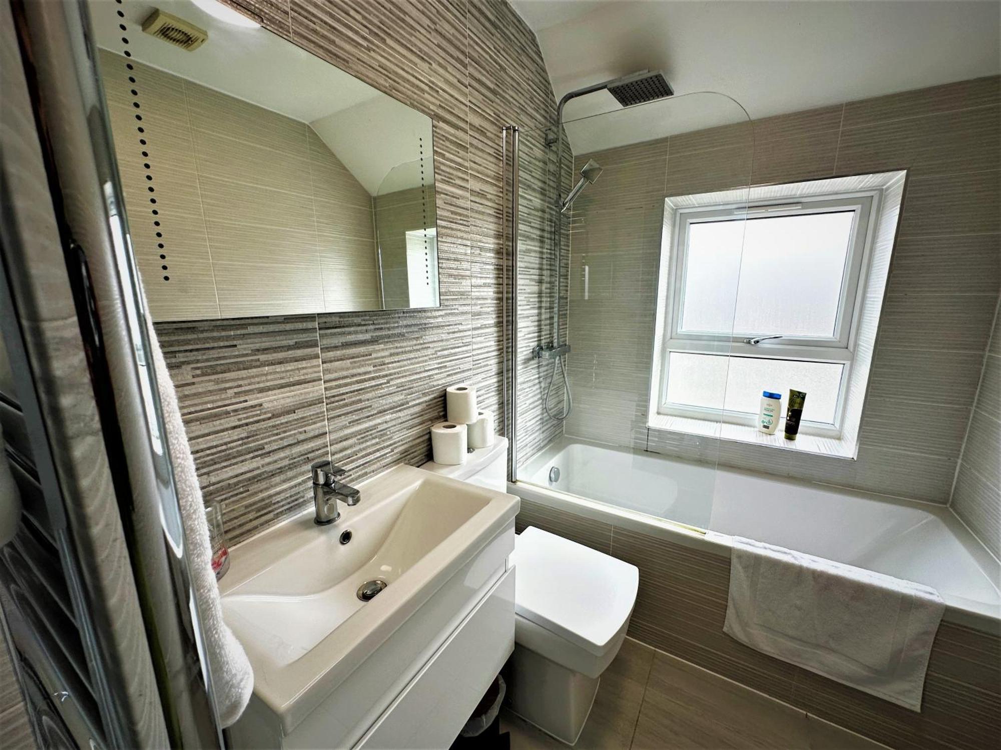 Horizon House, Modern 2-Bedroom Flat 2, Parking, Netflix, Oxford Bagian luar foto